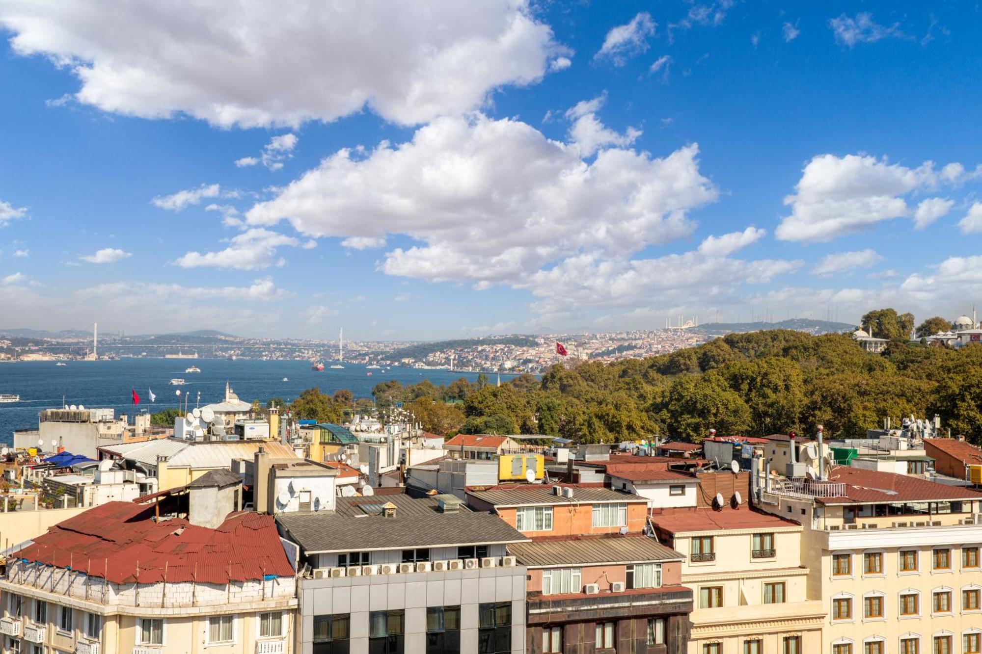 Levni Hotel & Spa - Special Category Istanbulská provincie Exteriér fotografie View of the Bosphorus from the Galata Tower